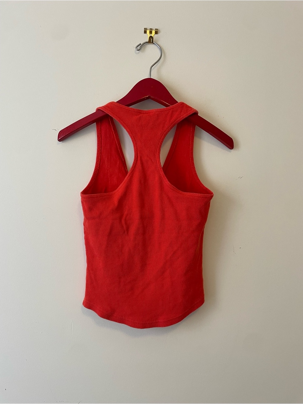 Moda international vintage Red V-Neck Ribbed Racerback Tank - Picture 4 of 4